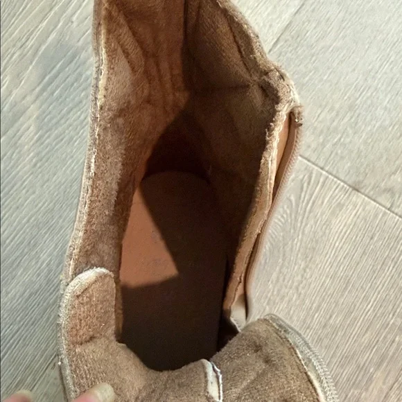 NWOT Zip-Front Quilted Ankle Boot in Light Beige - Picture 7 of 8